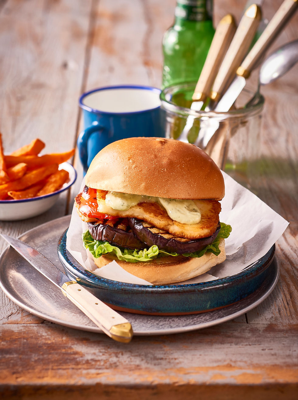 Char grilled vegetable burger featuring the Hellmann’s foodservice range, served with plant-based mayo, lettuce and roasted vegetables.