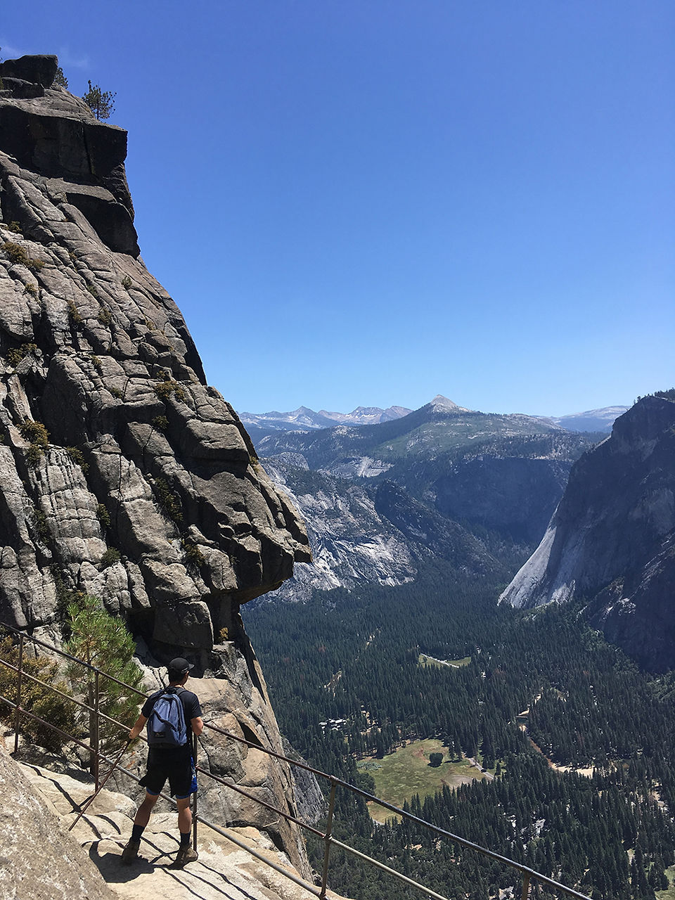 A man looking at the view over Yosemite Valley