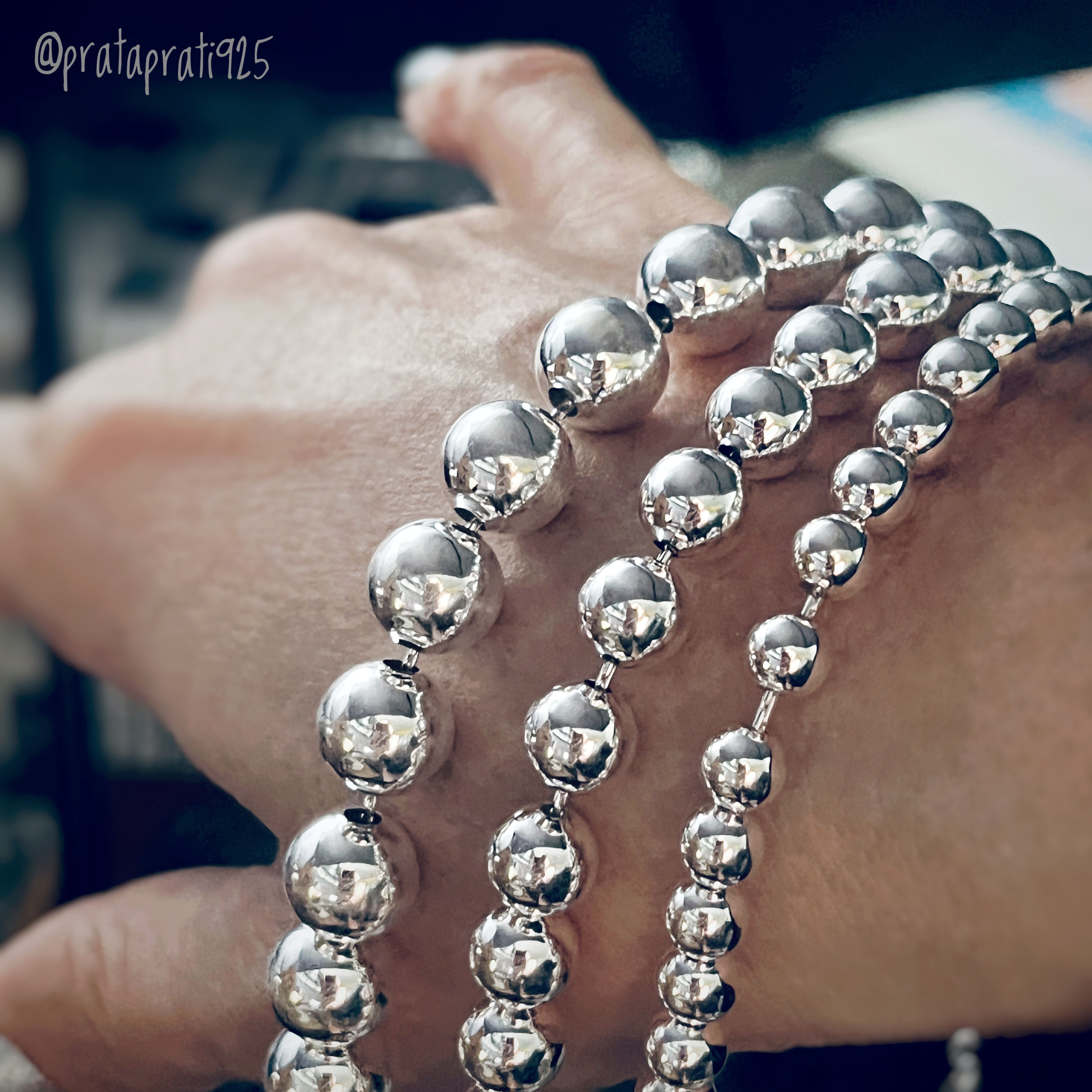 Pulseiras Bolas, 3xR$133 (maior) e 3xR$121 (média)