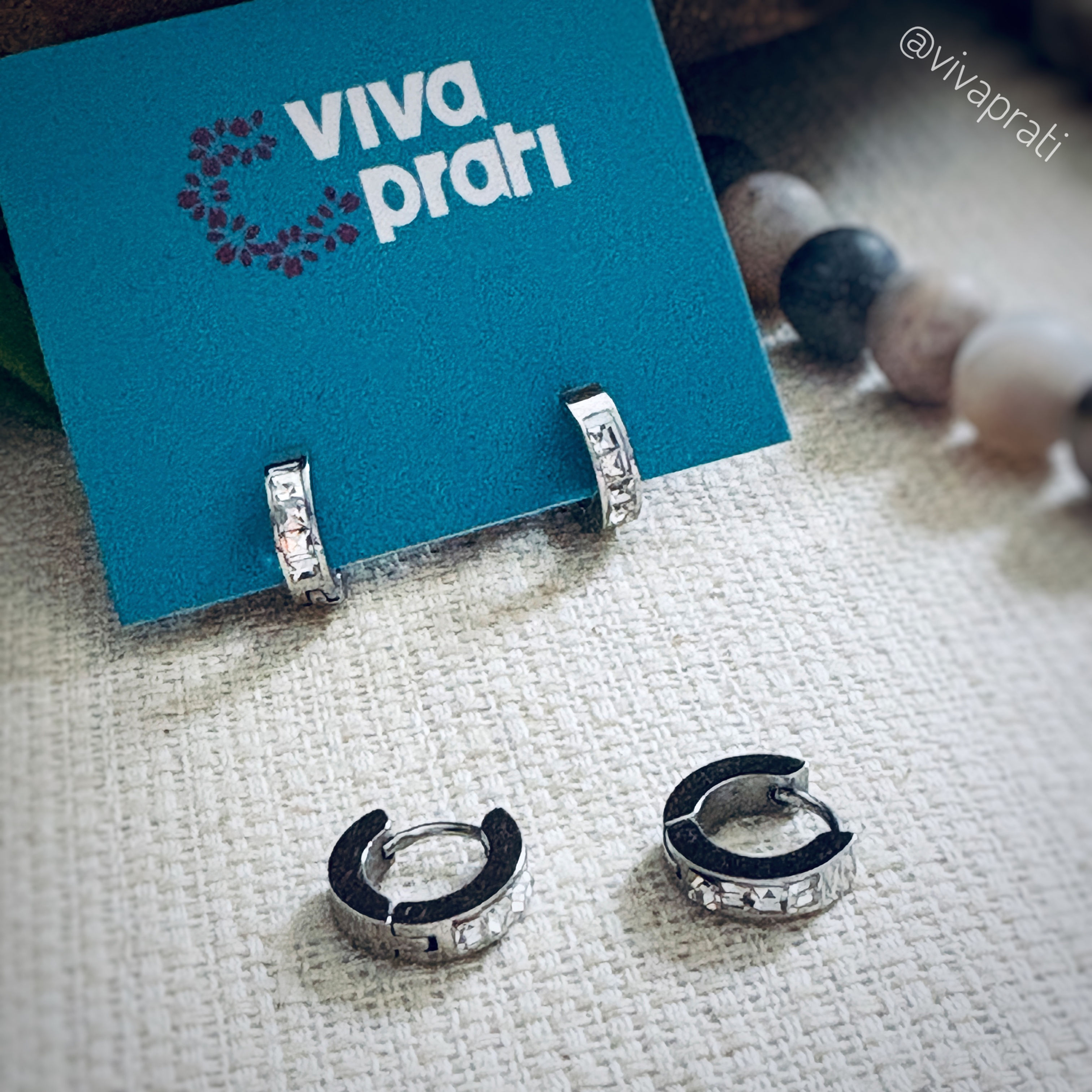 Argolinha Click com Zircônias, ótima para 2o. furo, 3xR$26