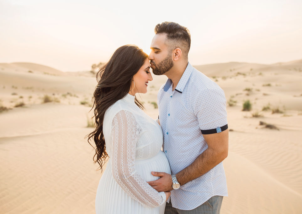 Maternity session in the desert