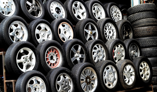 並んだタイヤ