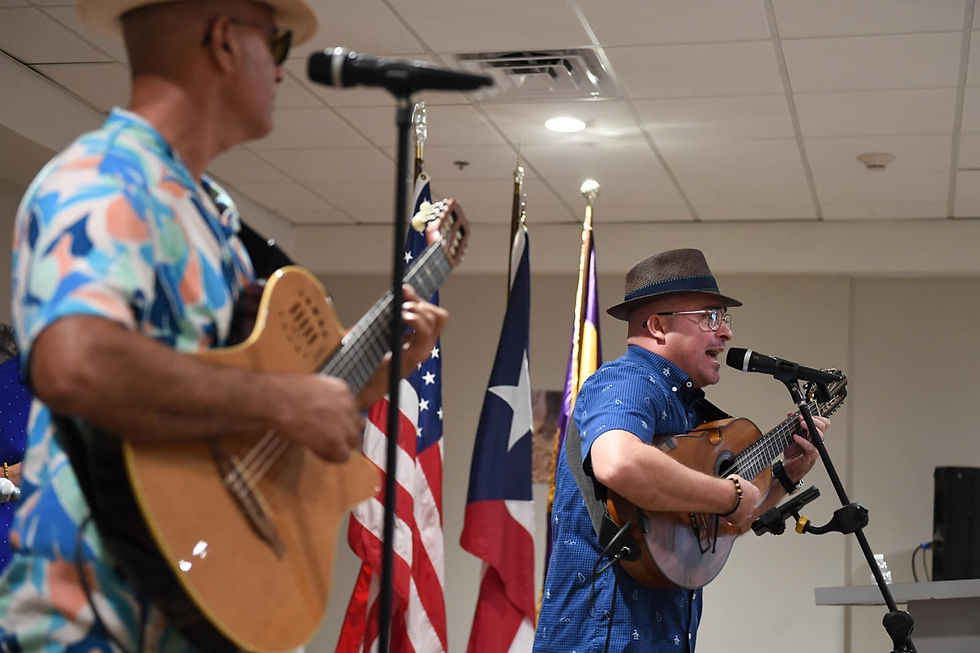Irvin Santiago (cuatro player and troubadour / cuatrista y trovador)