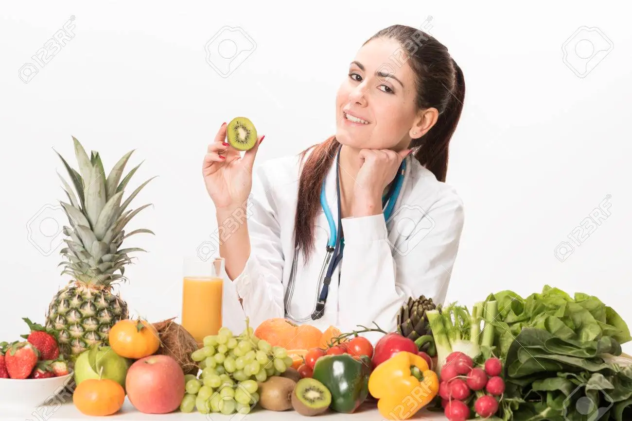 74506604-nutritionist-dietician-food-.webp
