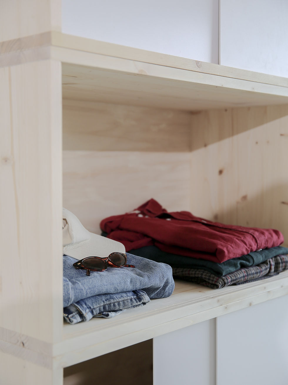 Miniaturbild: Kleider im Kleiderschrank