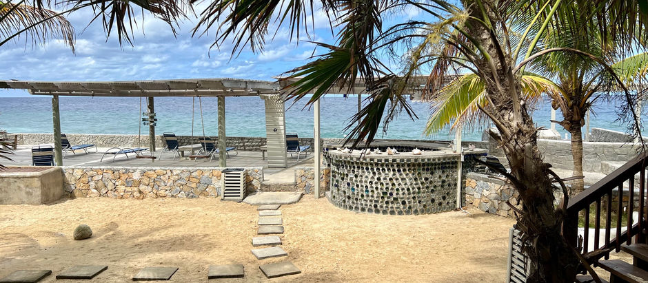 Relaxing in Roatán