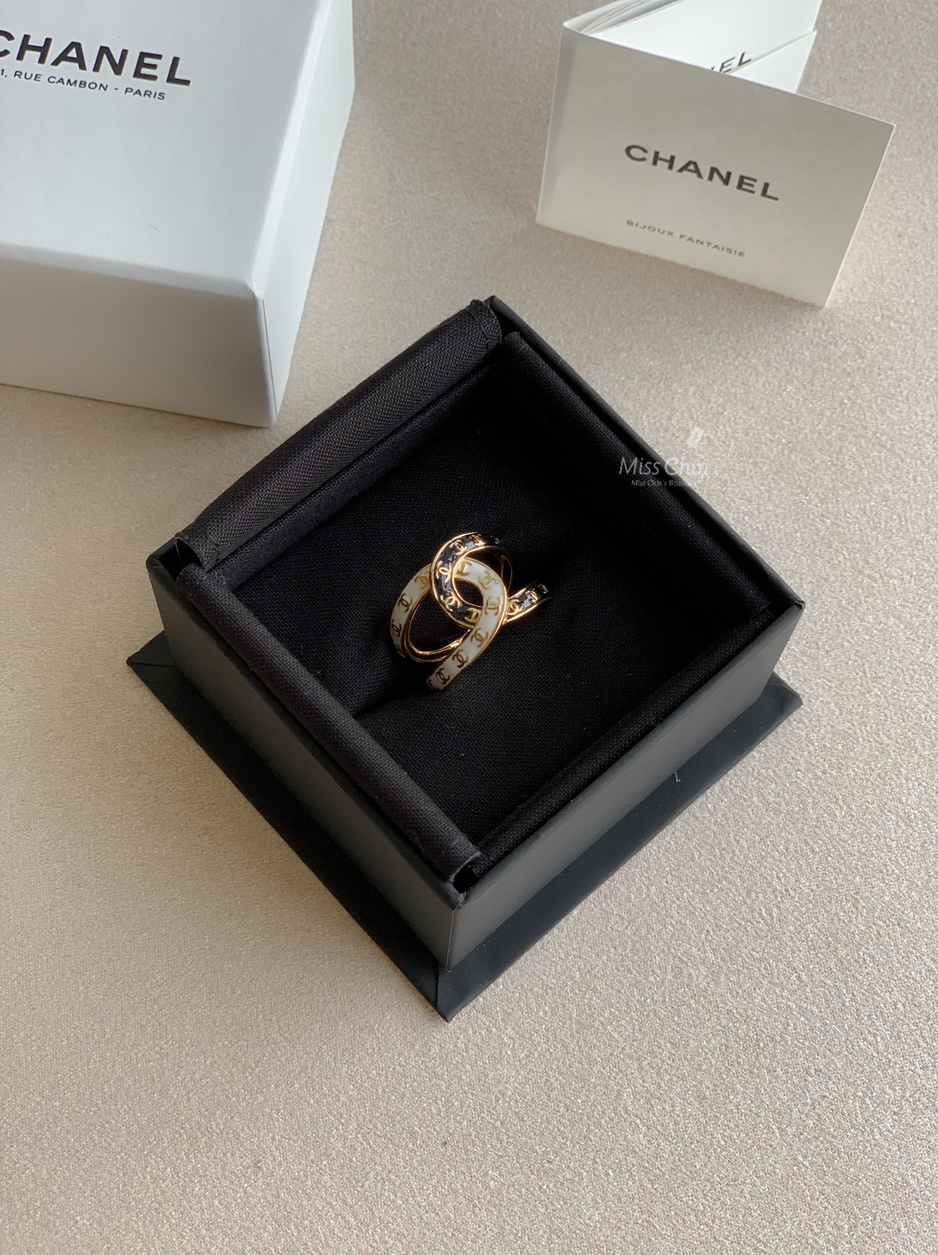 Chanel 24P 黑白珐瑯戒指