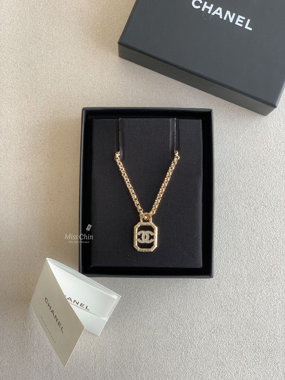 縮圖：Chanel 23K 浮雕鏤空方形項鍊