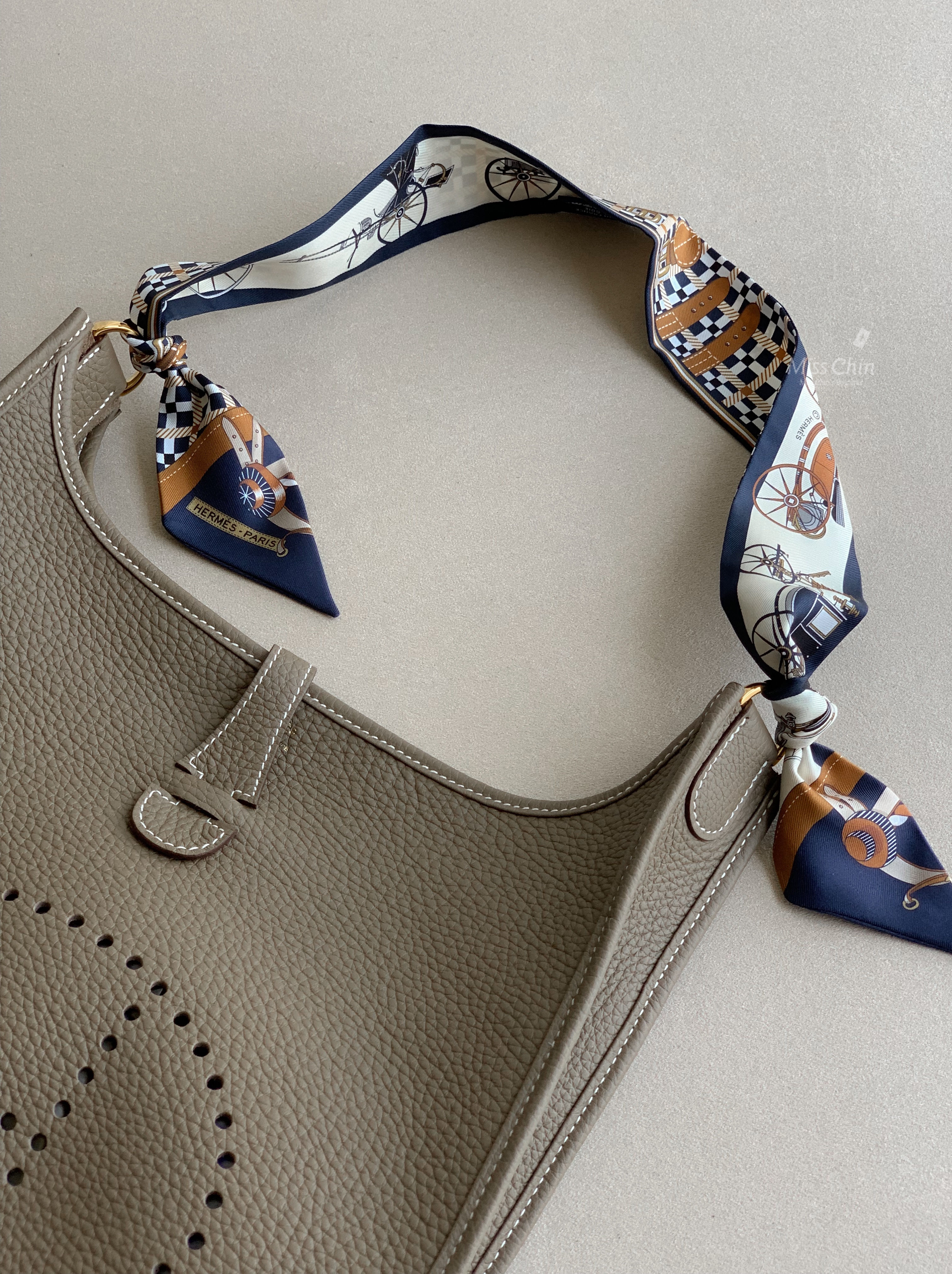 Hermes 新式座駕 Twilly 絲巾