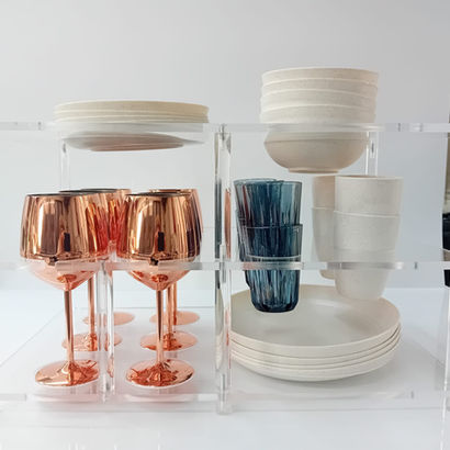 Portabicchieri e portastoviglie in plexiglass personalizzato per yacht e imbarcazioni