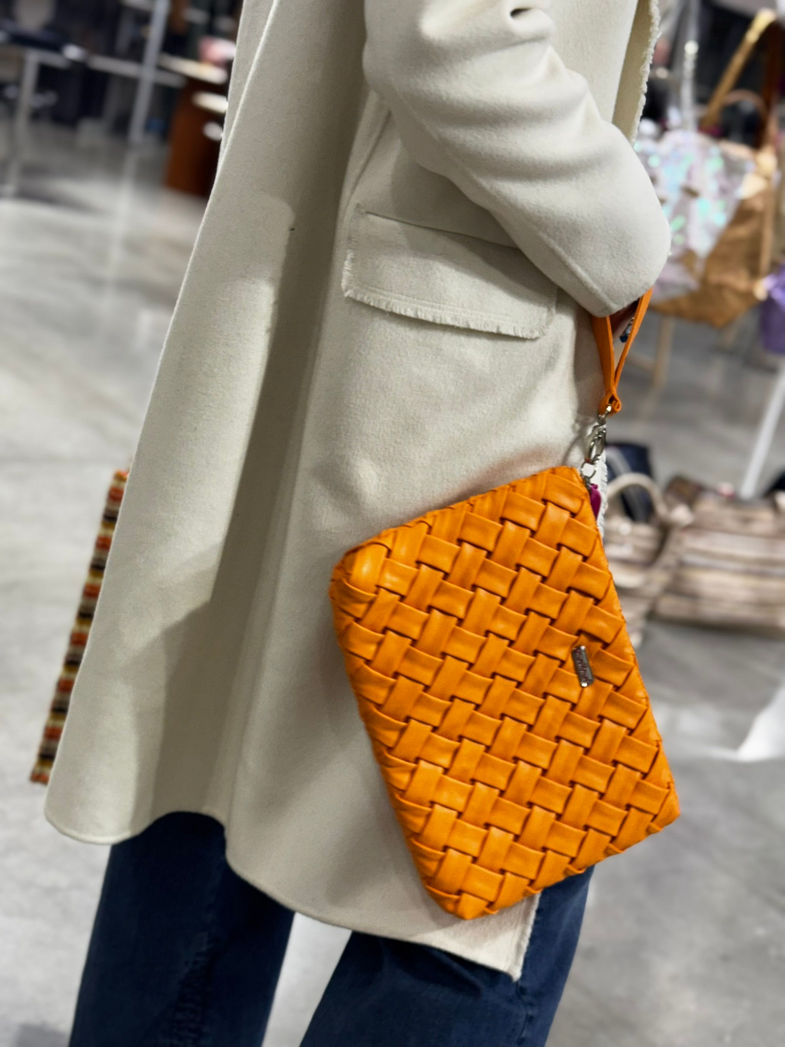 clutch orange in veganen Leder