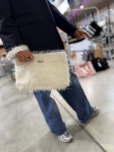 Fuffy Foldable Hand Clutch