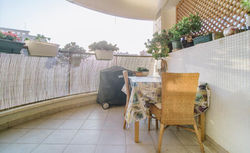 דירת 4 חדרים רחובות 3 אם המושבות הותיקה.