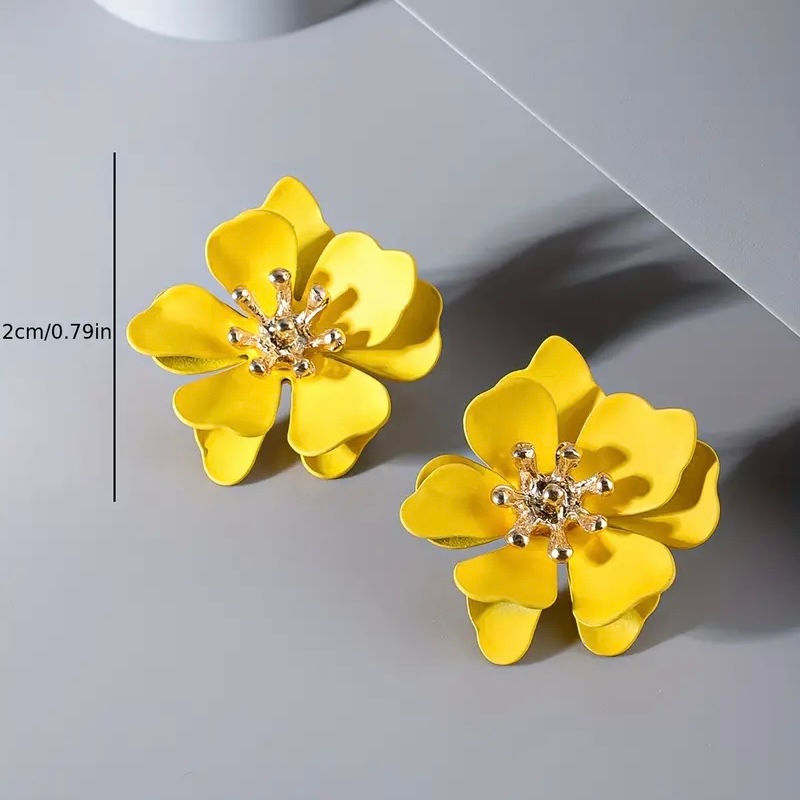 Thumbnail: Elegant Floral Stud Earrings