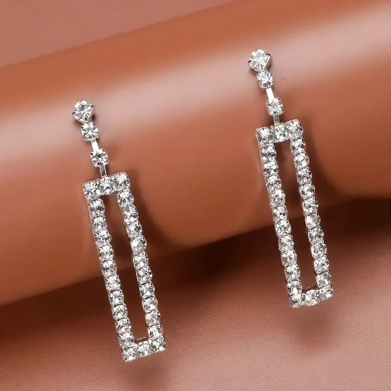 Thumbnail: Elegant Silver Sparkling DangleEarrings