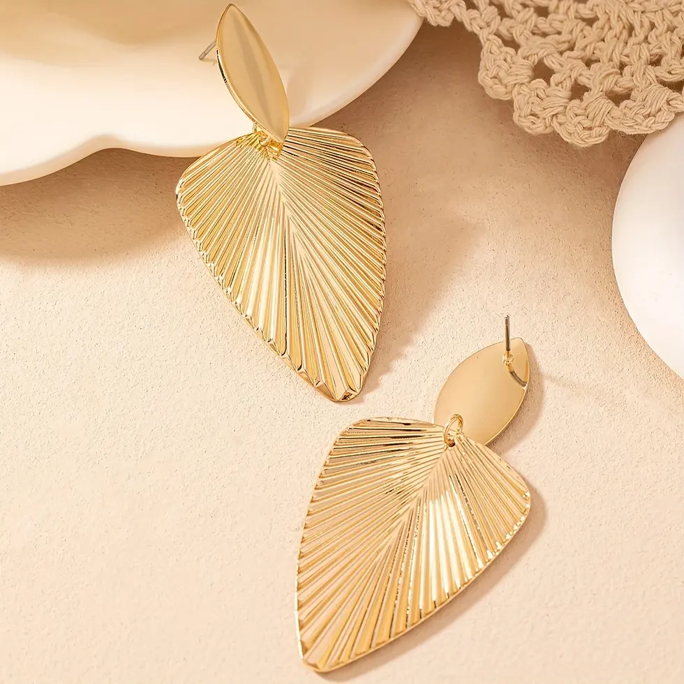 Thumbnail: Gold ribbed earrings 