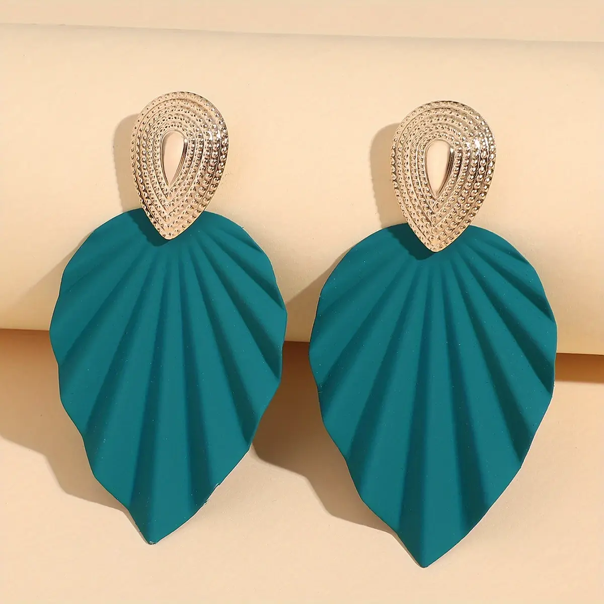  Vintage leaf shape earrings 