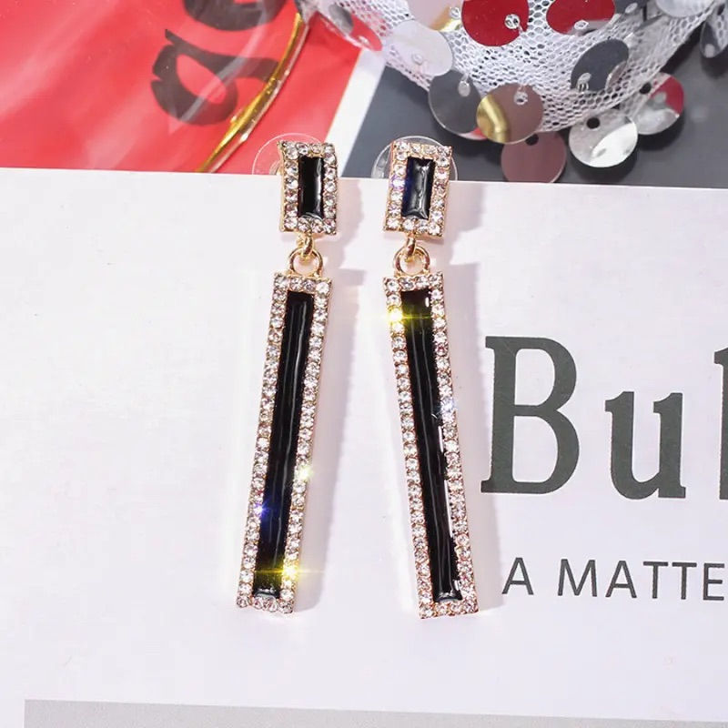 Thumbnail: Sparkling  Chandelier Dangle Earrings 
