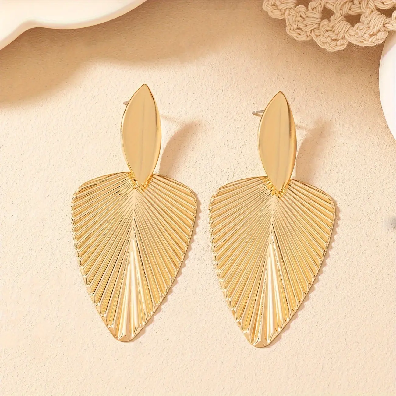 Gold ribbed earrings 