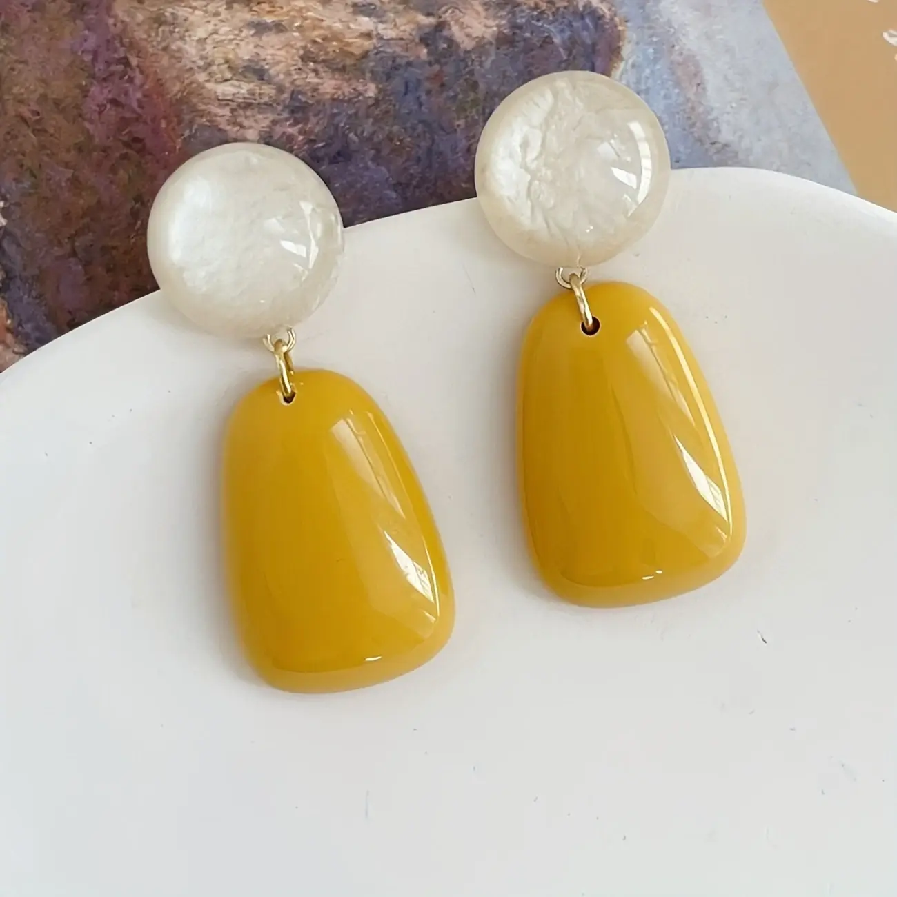 Elegant yellow earrings 