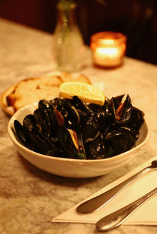 Mussels with lemon, bread, and candlelight
