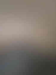 Een van kinderkamers die helemaal gestript is van het oude behang.