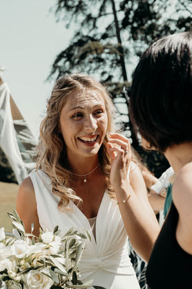 beau sourire de la mariée moment volé