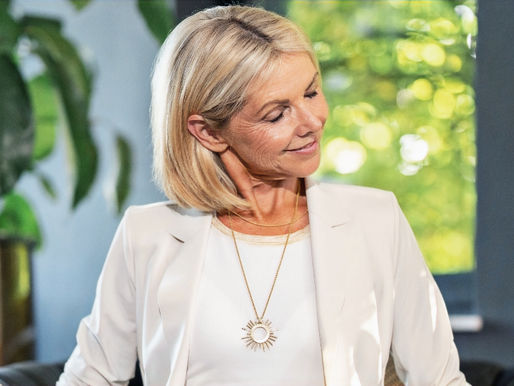 Nackenverspannung lösen mit kleinen Resets des Haltungscode von Petra Rimek