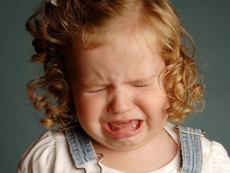 Çocuğum Gereksiz Şeylere Ağlıyor Ne Yapabilirim? 