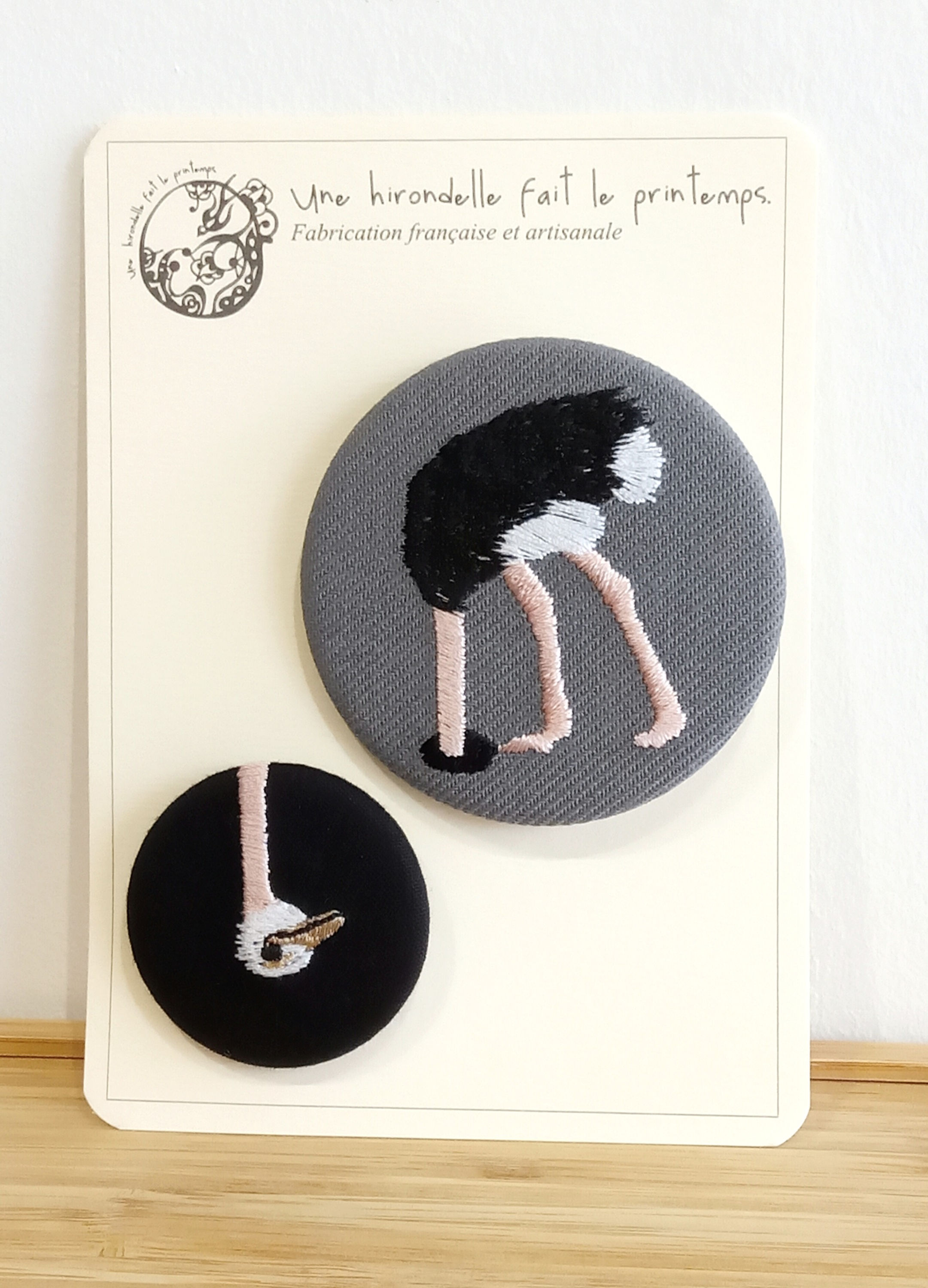 Duo broches brodées Une hirondelle fait le printemps