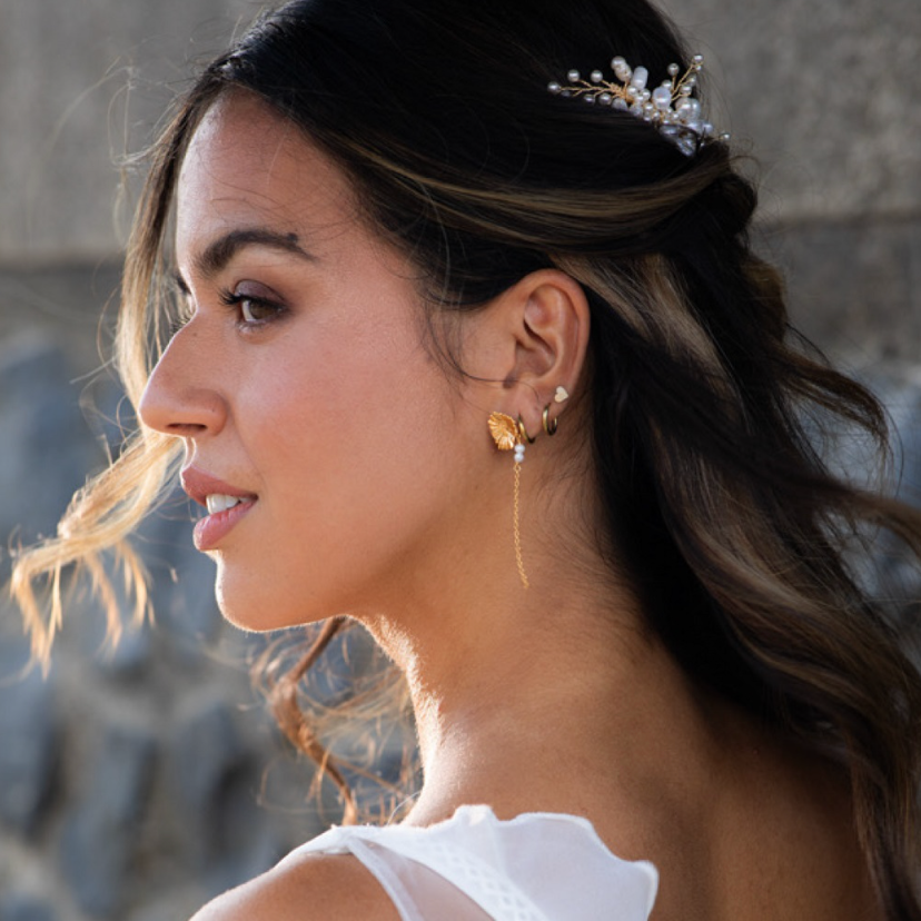 Thumbnail: Izabella Haircomb gold