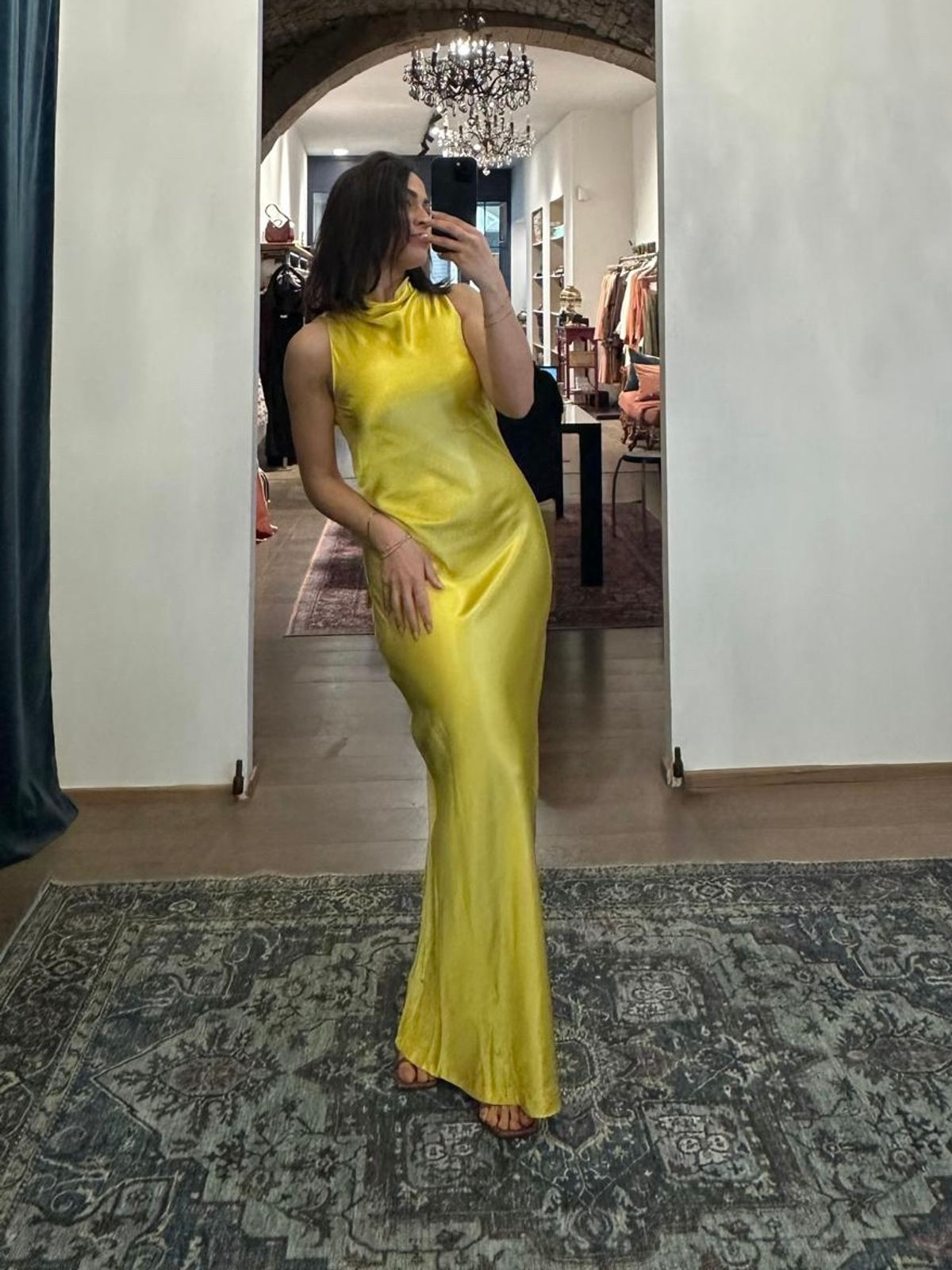 Abito lungo scivolato giallo effetto seta