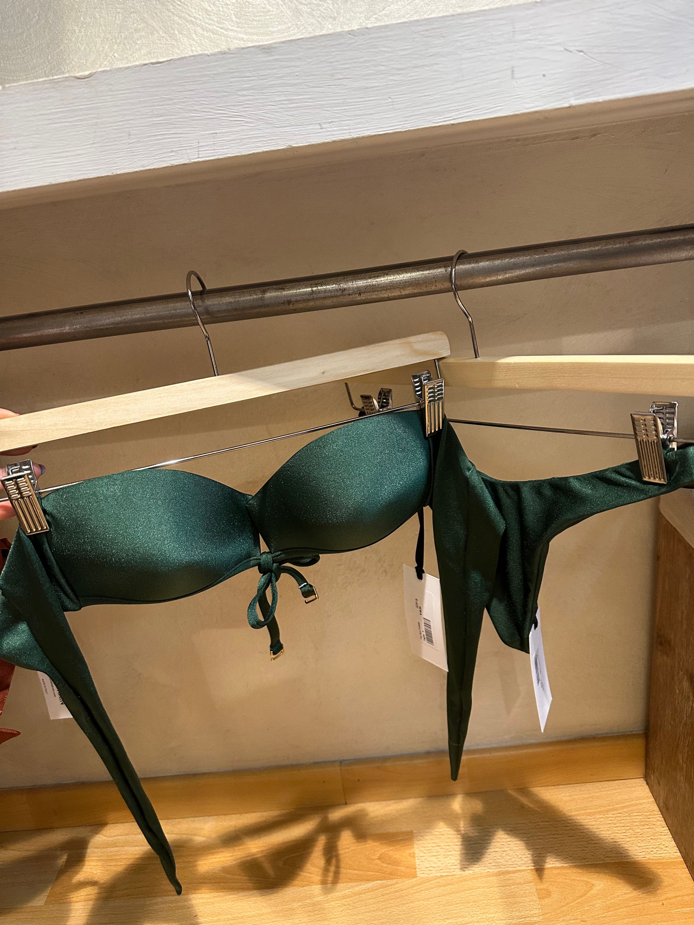 Fascia imbottita push up a V con perizoma color foresta 