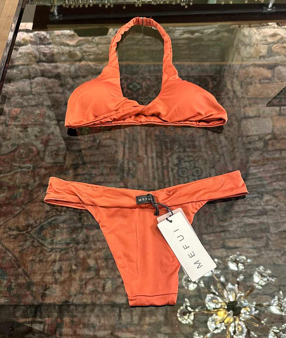 Miniatura: Bikini top coccio con incrocio al centro e slip scartato con fascette morbide  