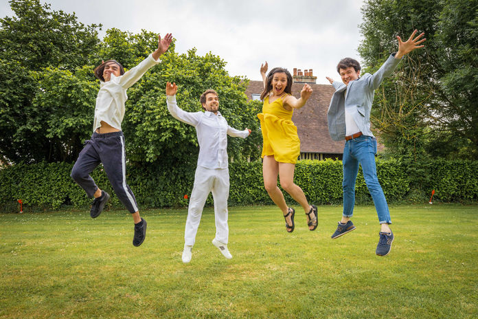 photographie evjf mise en scene saut plage basseneville