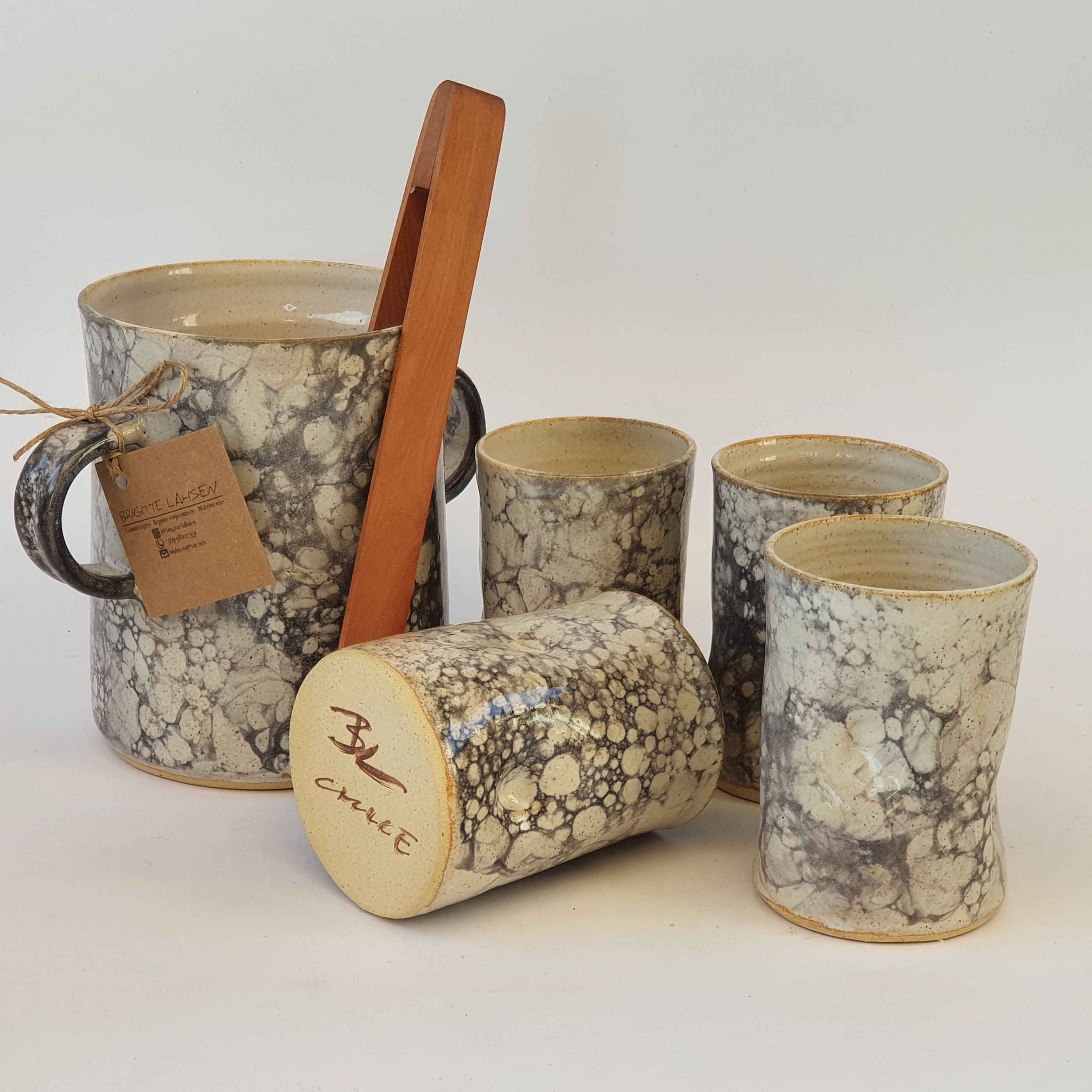 Hielera + Pinza + 4 Vasos altos