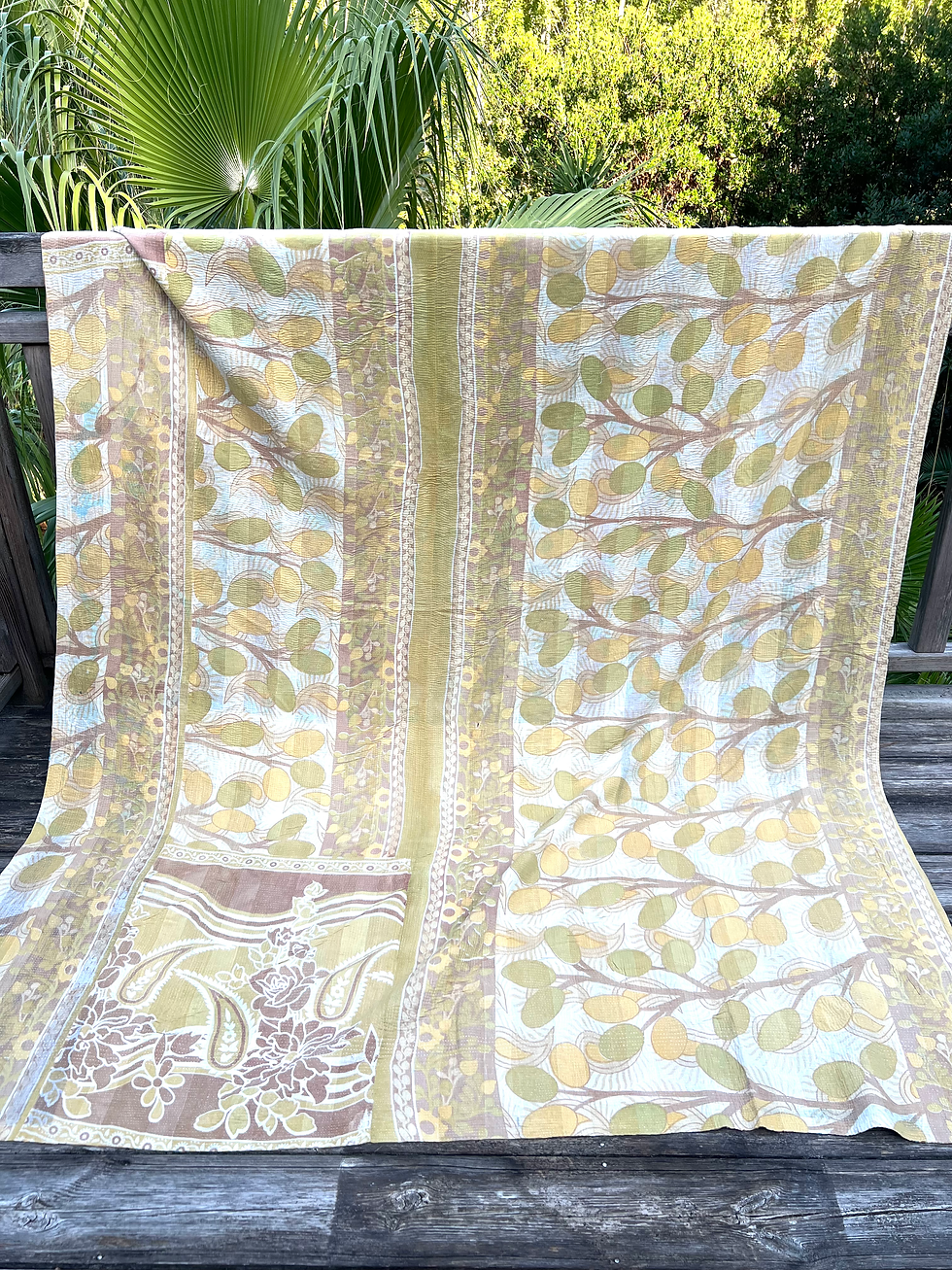 Kantha indien ancien, jaune et bleu vue de face