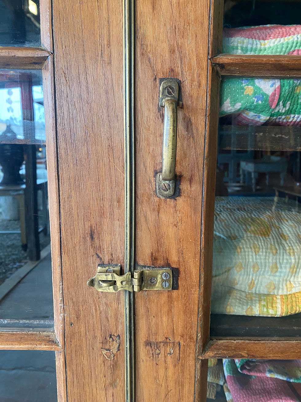Thumbnail: Armoire vitrée en manguier de style anglais - ref 580