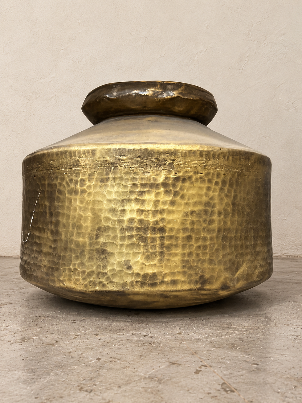 Vase indien en laiton vintage vue de face