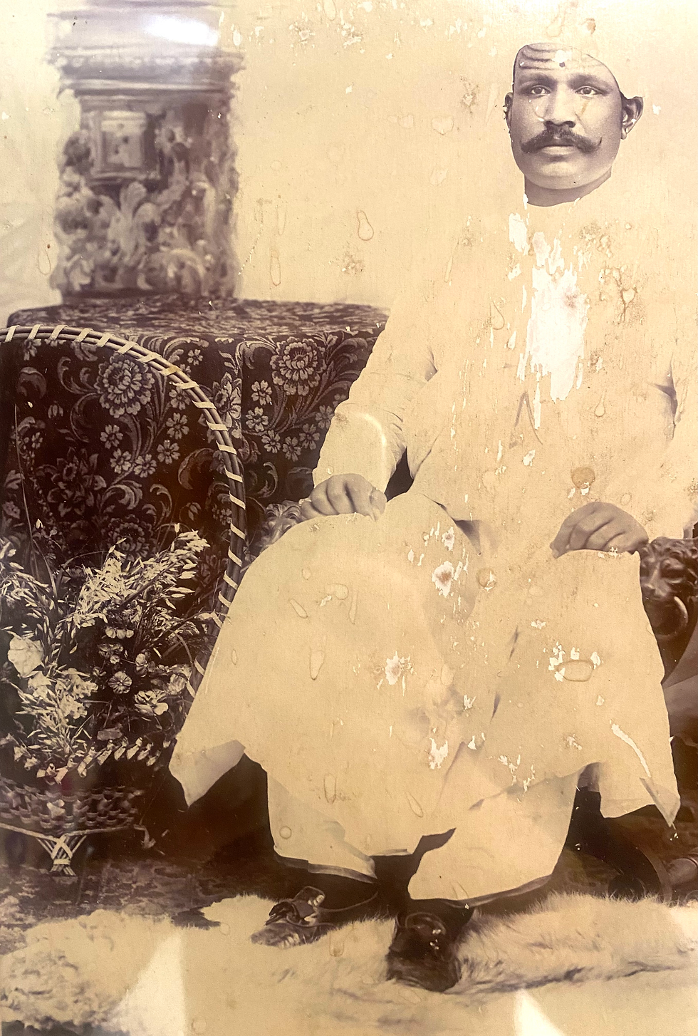Thumbnail: Portrait  photographique d'un maharaja - ref1115