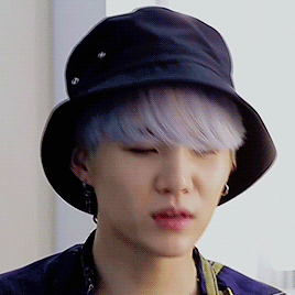 bucket hat with rings
