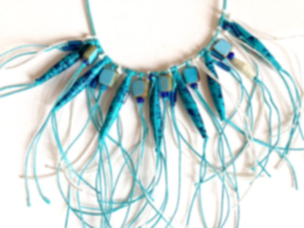 Collana di carta  'Scapigliata Mare'