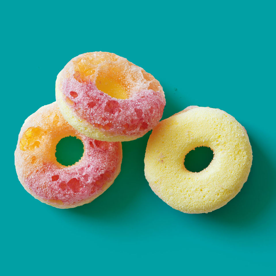 Freeze-dried sour peach rings
