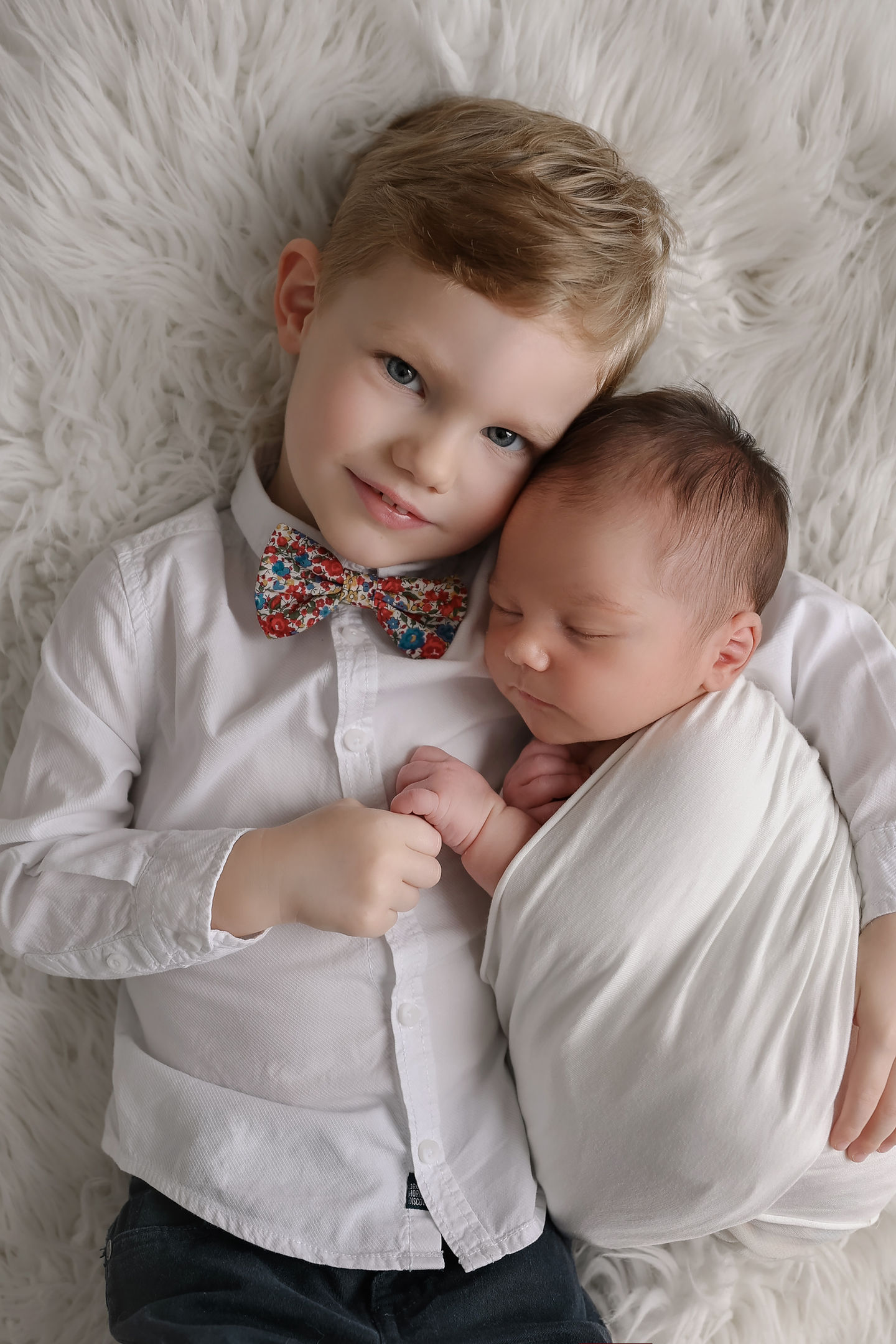Photographe naissance bébé enfant fratrie famille nouveau né artistique