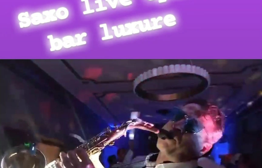 La importancia de un saxofonista en la open bar de tu boda: convierte tu barra libre en un momento inolvidable