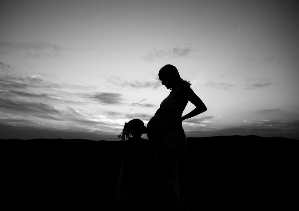 Maternity shoot singapore - Outdoor Maternity Photoshoot Singapore - Singapore photographer - Family Photographer in Singapore - Simple indoor shoot in Singapore - Maternity Photographer Singapore 