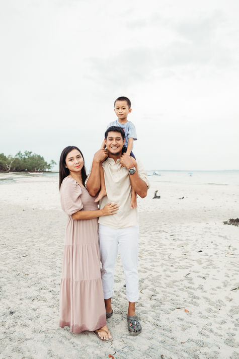 Family photographer in singapore - singapore photorapher - Kids photographer - indoor photographer in singapore - In home photographer - Birthday party photographer in Singapore 