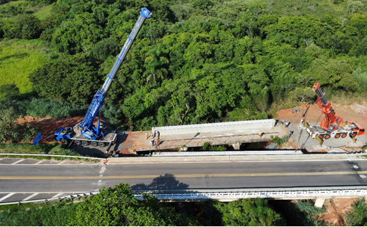 Rodovias do Tietê realizou neste sábado (16/03) o lançamento de vigas da ponte no km 215 da Marechal Rondon (SP-300)