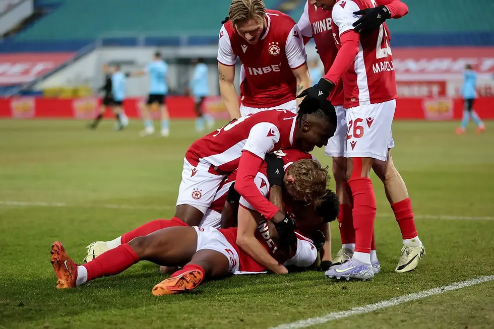 Радостта след гола на Локило