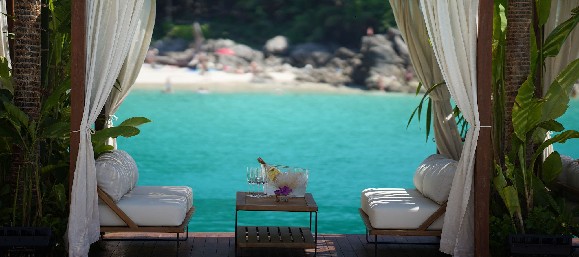 MEDIUM CABANA - Beach Club for 6 People